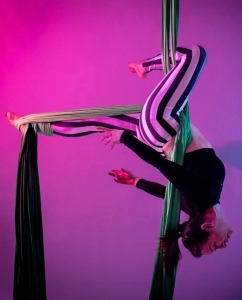 jemma on silks